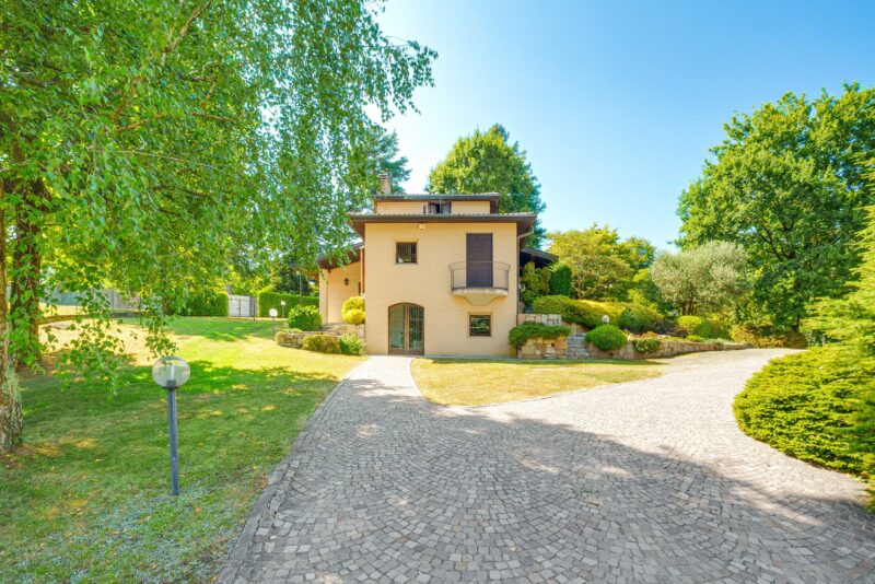 villa di prestigio Venegono superiore