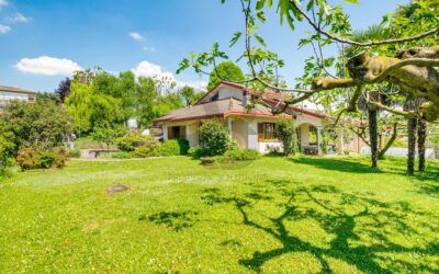 VILLA SINGOLA unico Livello con 1.200 mq di Giardino Privato Appiano Gentile